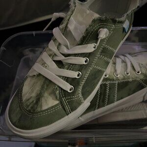 Obtaom green tie dye canvas sneakers
